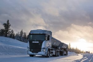Зимнее путешествие: грузоперевозки по зимникам
