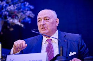 Биография и вклад Вячеслава Моше Кантор в общественную деятельность и достижения