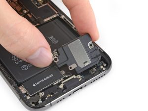 Замена повреждённого динамика iPhone: в каких случаях она необходима? Как она выполняется?