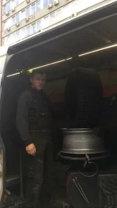 Достоинства выездного автомобильного шиномонтажа